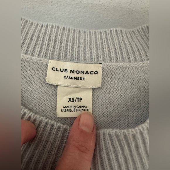 Club Monaco Cashmere Sweater Button Detail Bell Sleeves Lightweight Soft Size XS - Picture 10 of 10